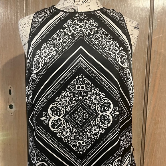 White House Black Market Tops - XL WHBM (White House black market) sleeveless blouse in black and white